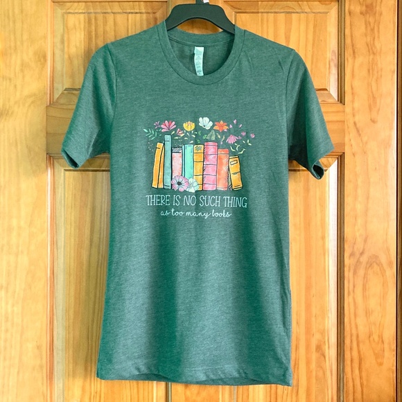 Women’s size XS forest green “There is no such thing as too many books” top - Picture 3 of 6